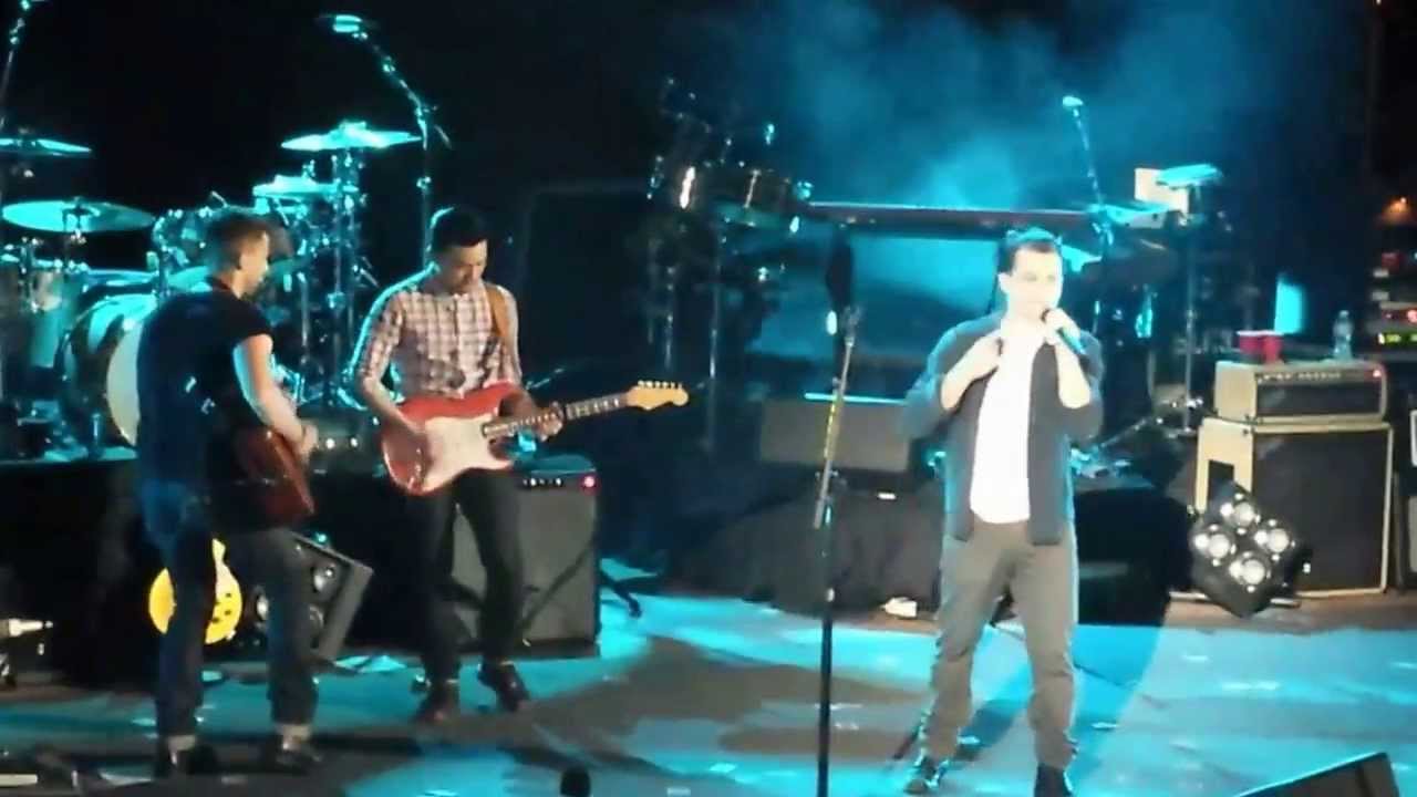 Crowd at a O.A.R. show